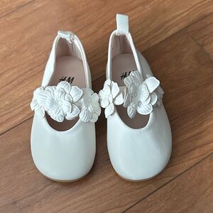 H&M White Floral Kids Dress Shoes